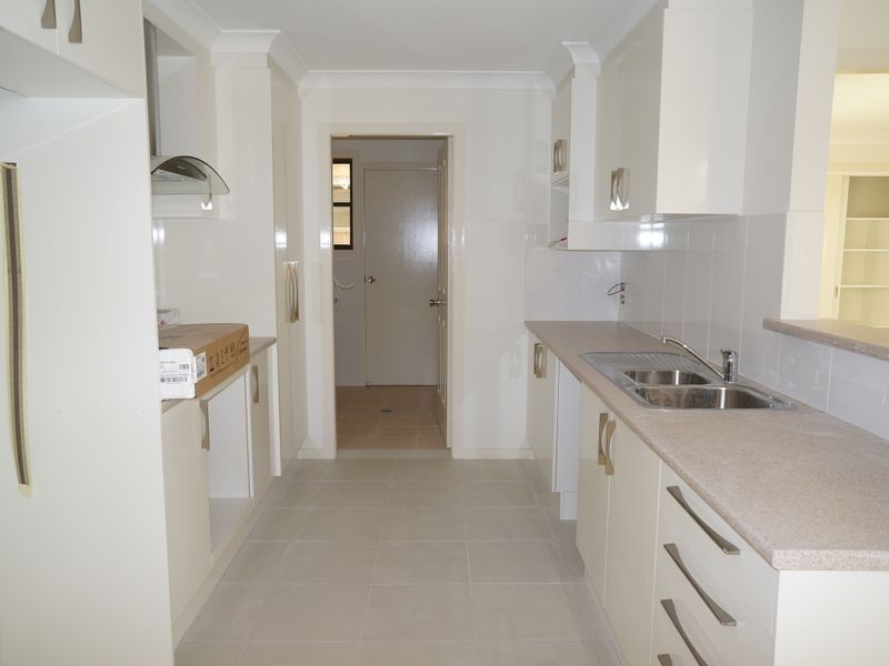 2/2 Flagtail Avenue, Old Bar NSW 2430