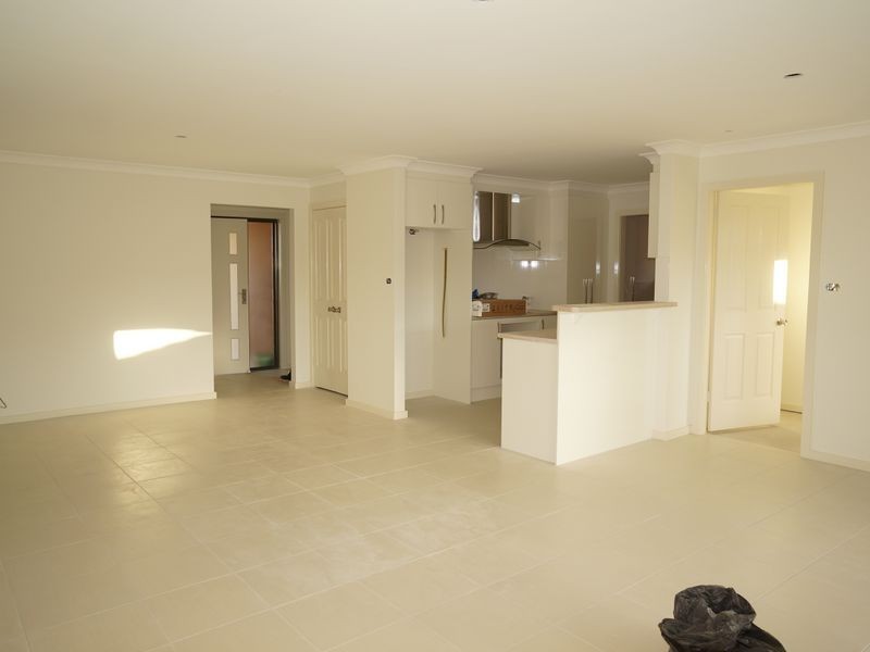 2/2 Flagtail Avenue, Old Bar NSW 2430