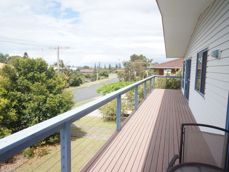 16 Old Bar Road, Old Bar NSW 2430