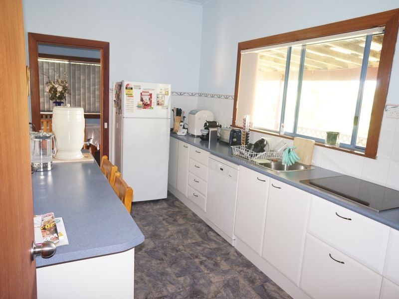 16 Old Bar Road, Old Bar NSW 2430