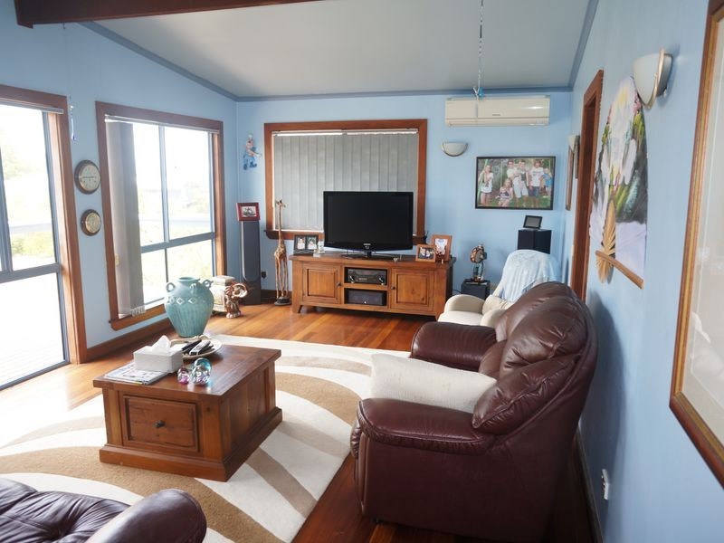 16 Old Bar Road, Old Bar NSW 2430