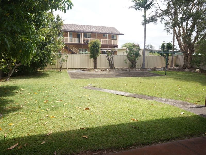 16 Old Bar Road, Old Bar NSW 2430