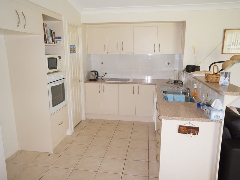 2/16 Rosier Place, Old Bar NSW 2430