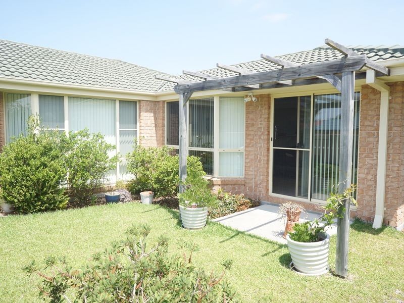 2/16 Rosier Place, Old Bar NSW 2430