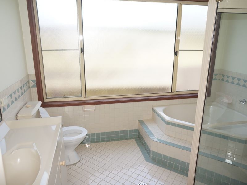 14 Joel Drive, Old Bar NSW 2430