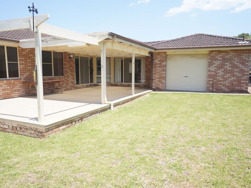 14 Joel Drive, Old Bar NSW 2430