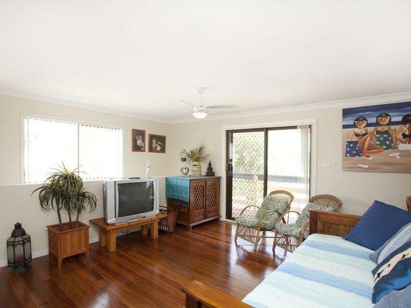 6 Waterman Street, Old Bar NSW 2430