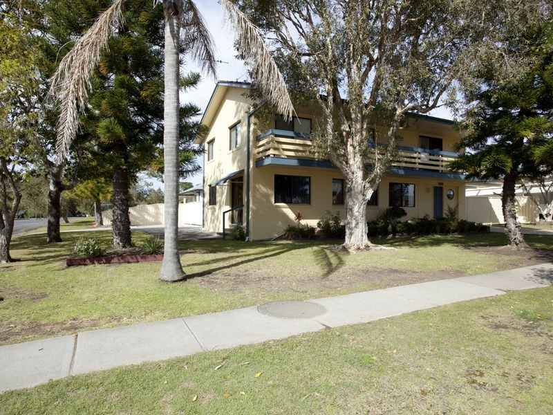 6 Waterman Street, Old Bar NSW 2430