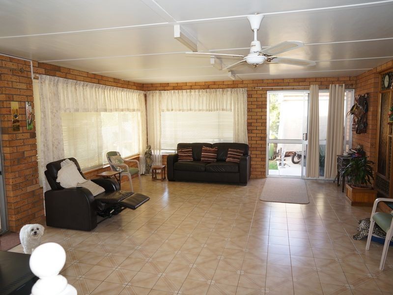 27 Joel Drive, Old Bar NSW 2430