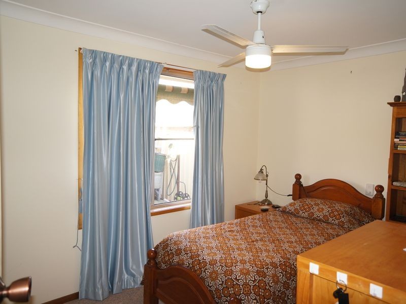 27 Joel Drive, Old Bar NSW 2430