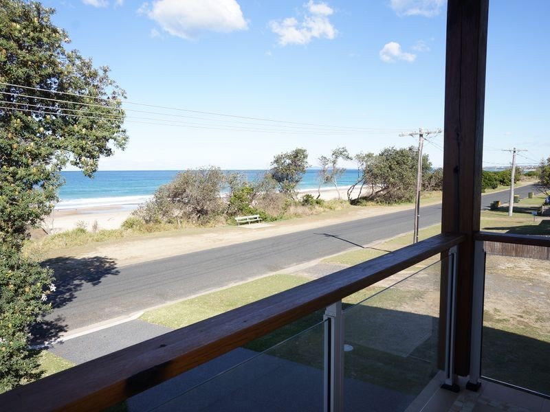 21 Pacific Parade, Old Bar NSW 2430