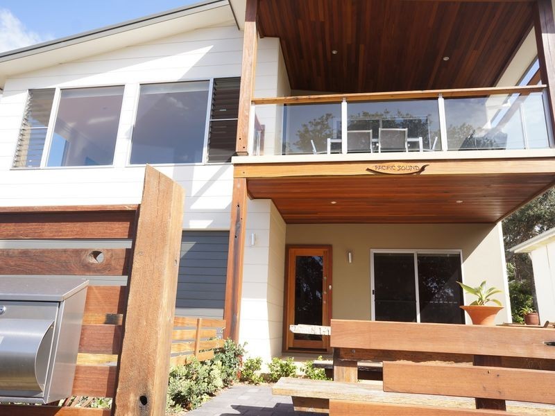 21 Pacific Parade, Old Bar NSW 2430