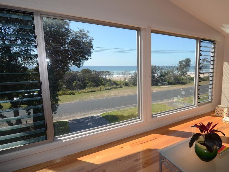 21 Pacific Parade, Old Bar NSW 2430