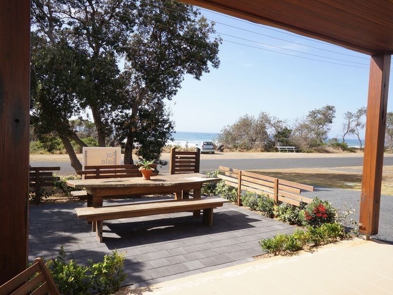 21 Pacific Parade, Old Bar NSW 2430