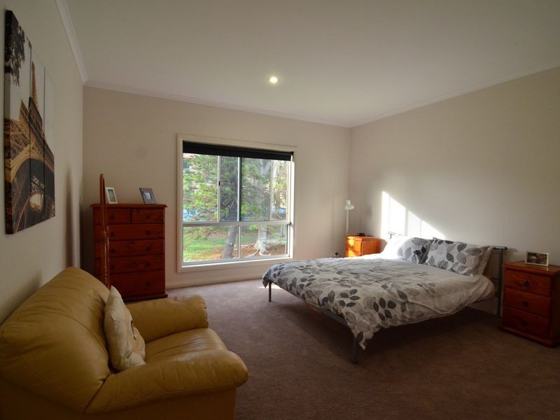 21 Pacific Parade, Old Bar NSW 2430