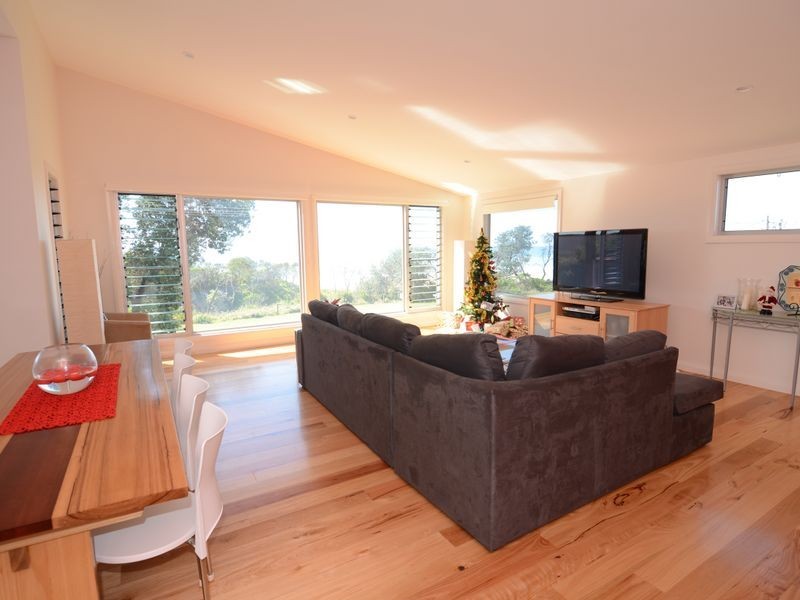 21 Pacific Parade, Old Bar NSW 2430