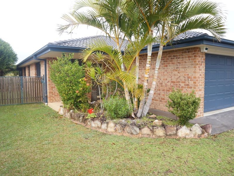 15 Bluehaven Drive, Old Bar NSW 2430
