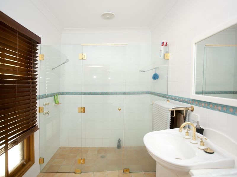 20 Kolinda Drive, Old Bar NSW 2430