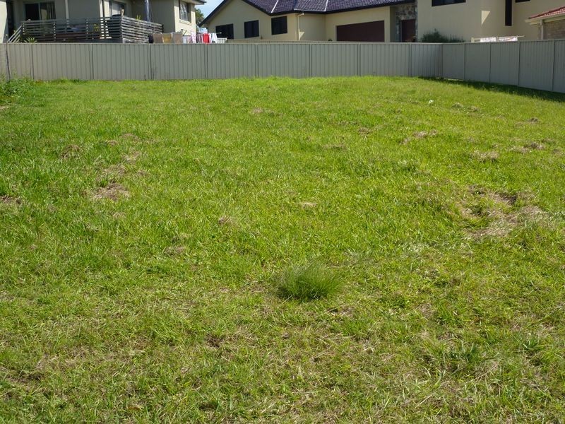 7 Medowie Road, Old Bar NSW 2430