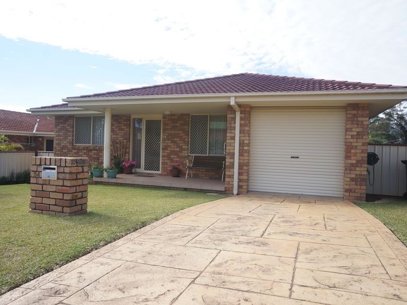 54 Medowie Road, Old Bar NSW 2430