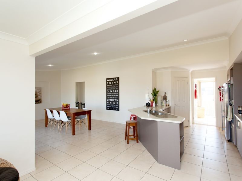 12 Shantull Drive, Wallabi Point NSW 2430