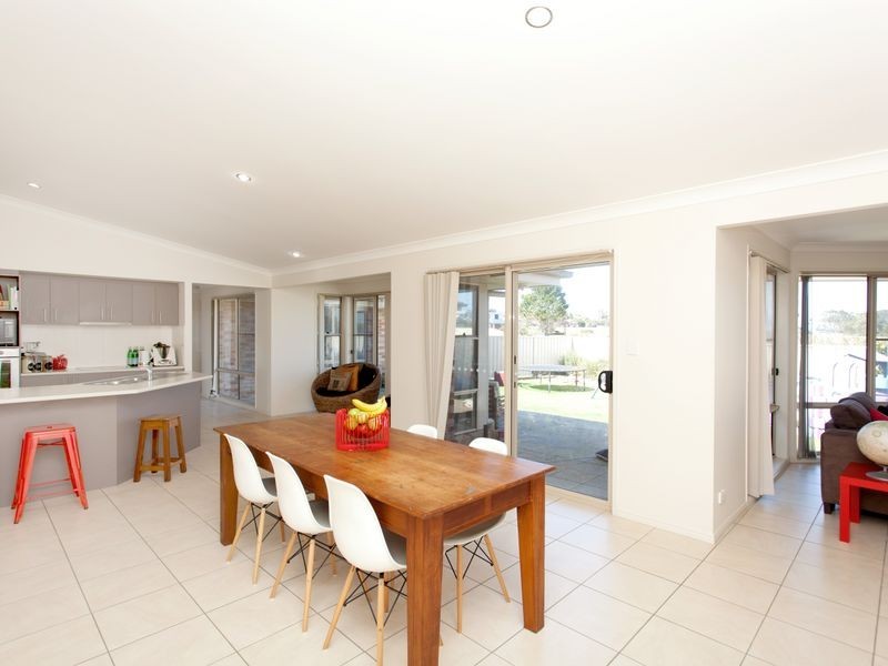12 Shantull Drive, Wallabi Point NSW 2430