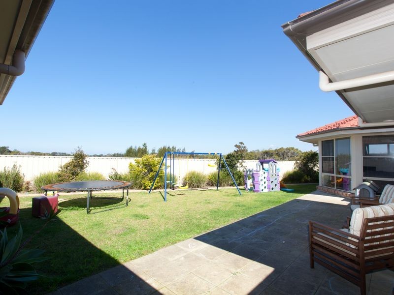 12 Shantull Drive, Wallabi Point NSW 2430