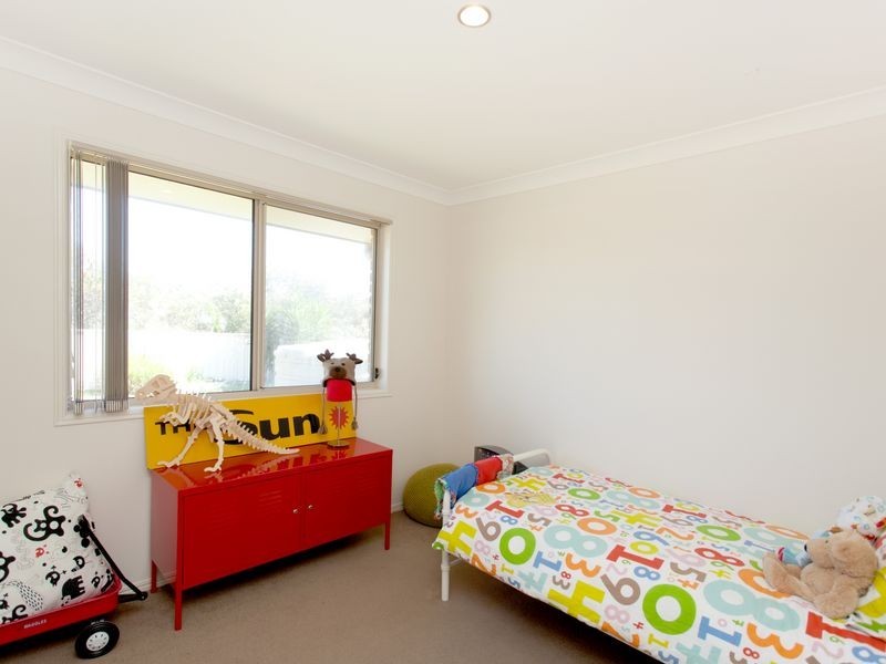 12 Shantull Drive, Wallabi Point NSW 2430