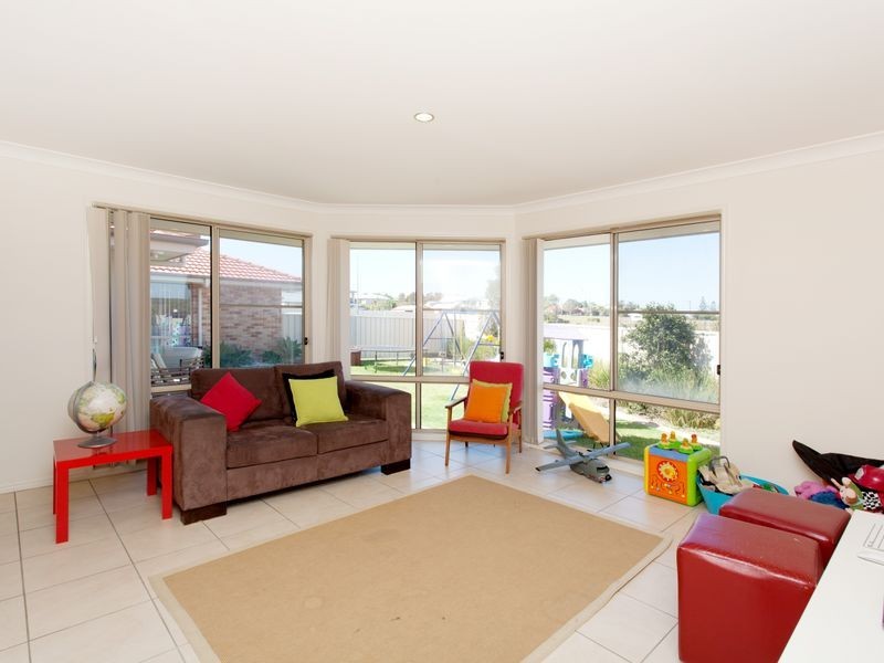12 Shantull Drive, Wallabi Point NSW 2430