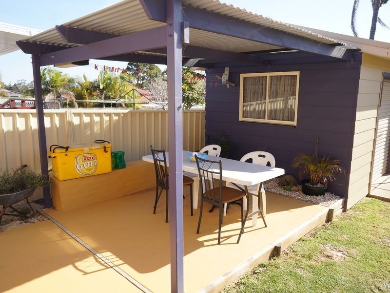 8 Laurina Close, Old Bar NSW 2430