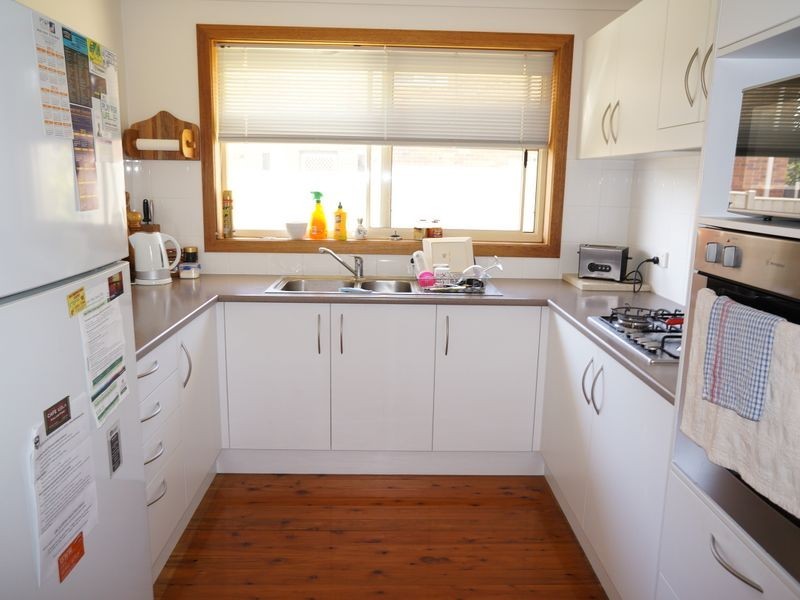 8 Laurina Close, Old Bar NSW 2430