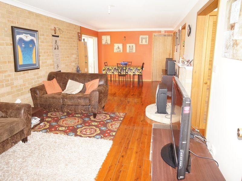 8 Laurina Close, Old Bar NSW 2430