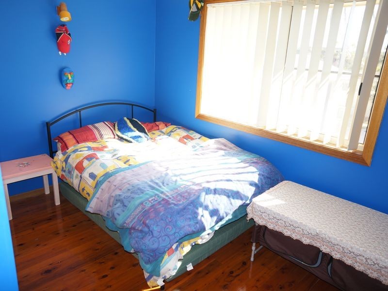 8 Laurina Close, Old Bar NSW 2430