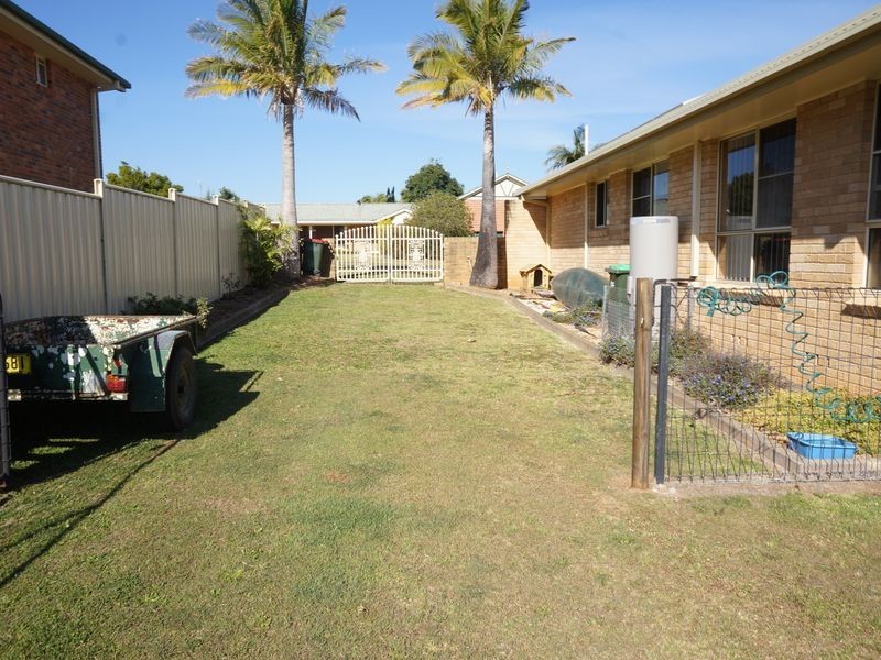8 Laurina Close, Old Bar NSW 2430