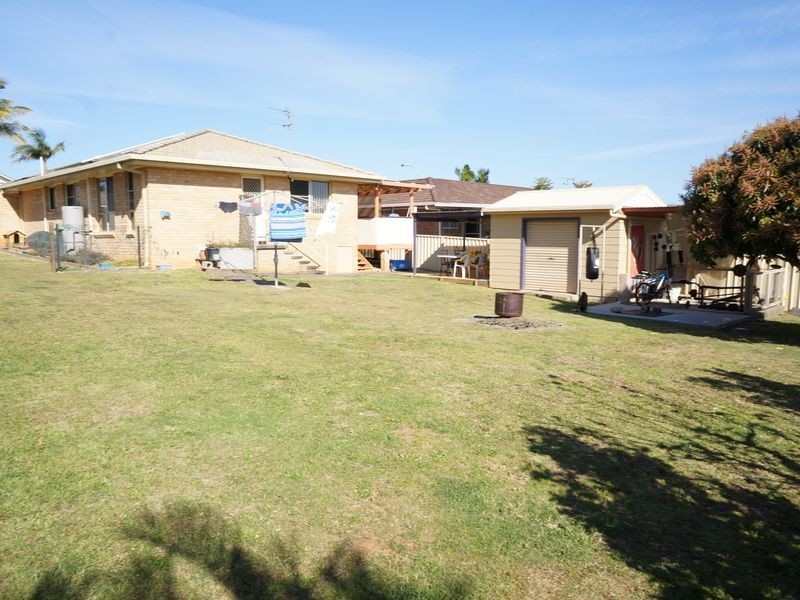 8 Laurina Close, Old Bar NSW 2430