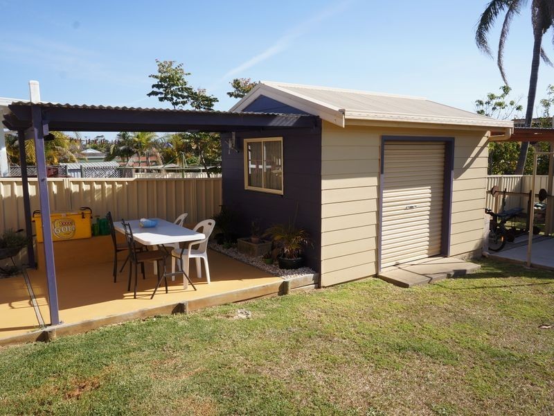 8 Laurina Close, Old Bar NSW 2430