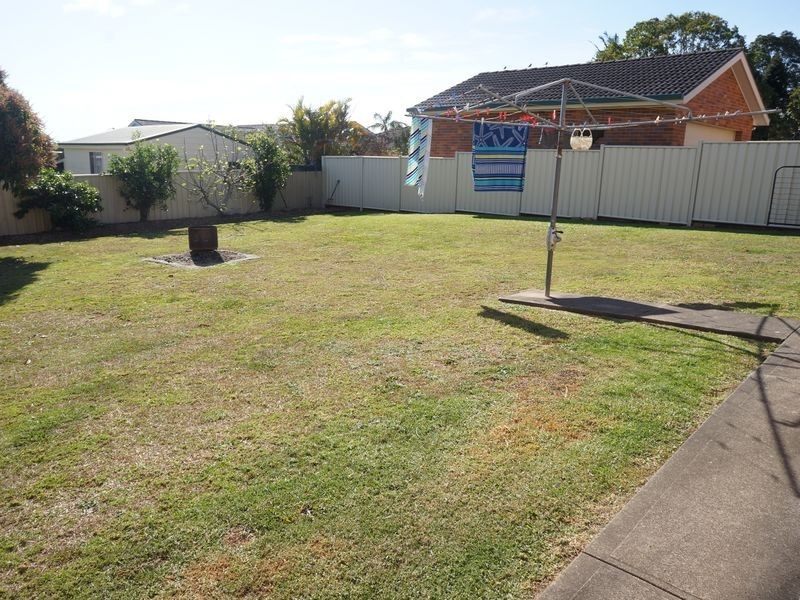 8 Laurina Close, Old Bar NSW 2430