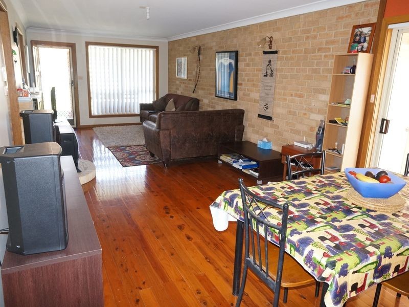 8 Laurina Close, Old Bar NSW 2430