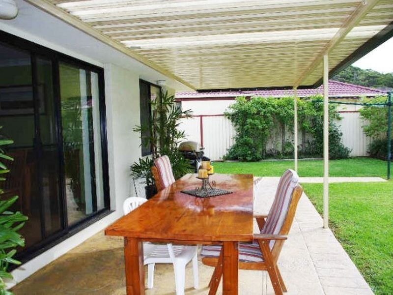 15 Rosier Place, Old Bar NSW 2430