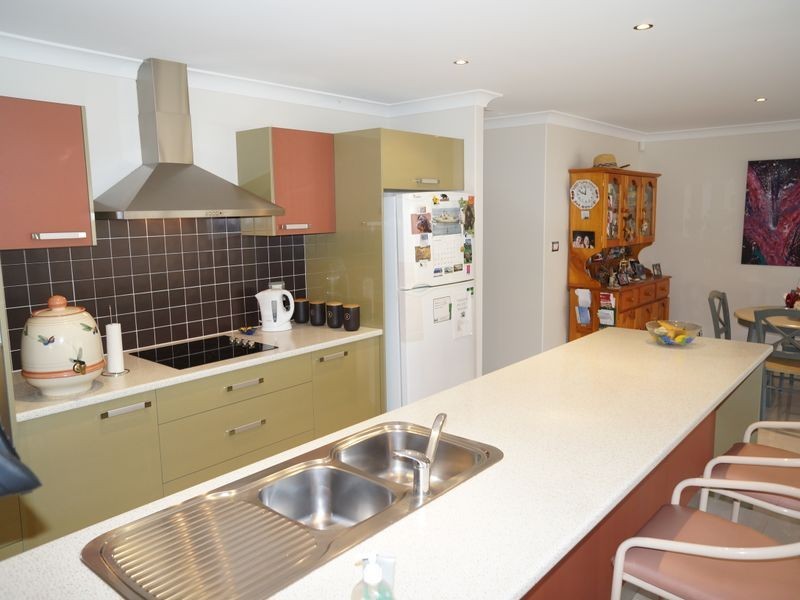 37 Albatross Way, Old Bar NSW 2430