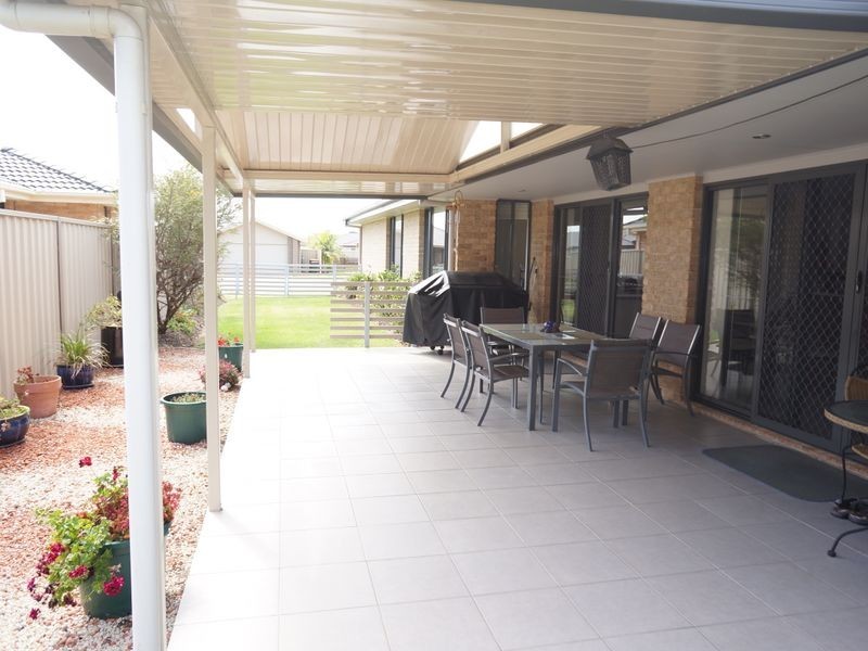 37 Albatross Way, Old Bar NSW 2430