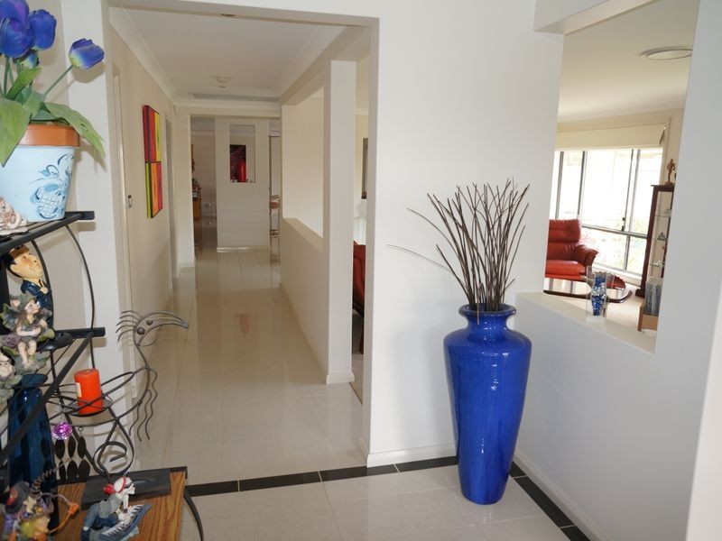 37 Albatross Way, Old Bar NSW 2430