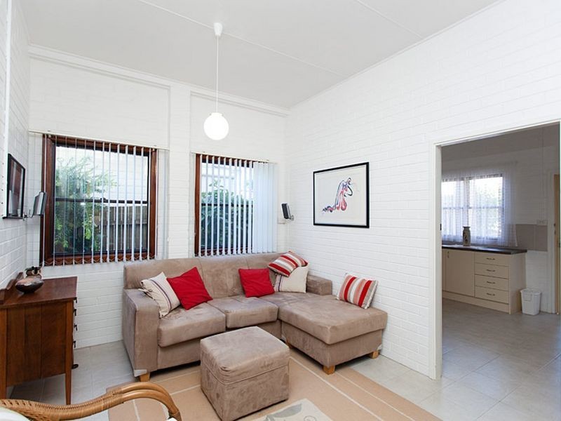 24 George Street, Old Bar NSW 2430