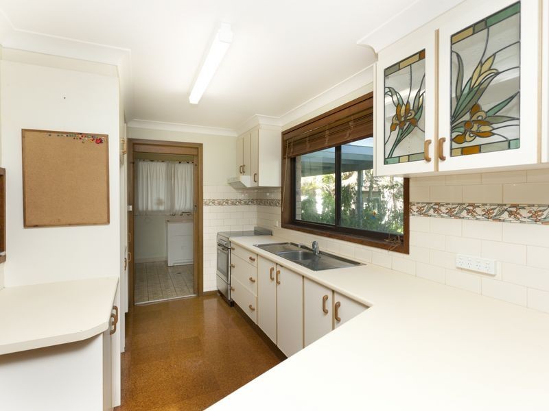 128 Old Bar Road, Old Bar NSW 2430