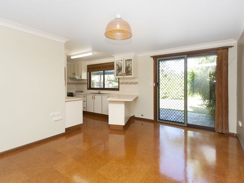 128 Old Bar Road, Old Bar NSW 2430