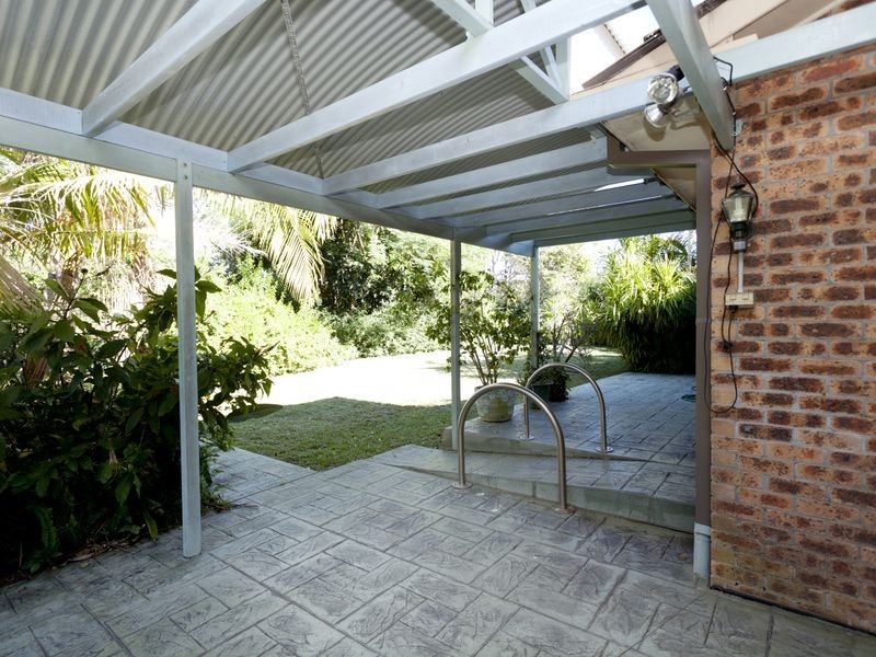 128 Old Bar Road, Old Bar NSW 2430