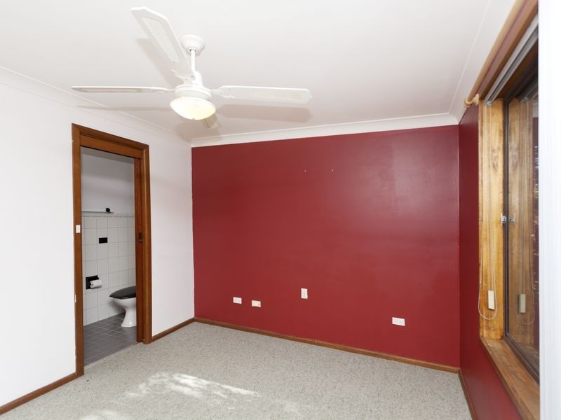 128 Old Bar Road, Old Bar NSW 2430