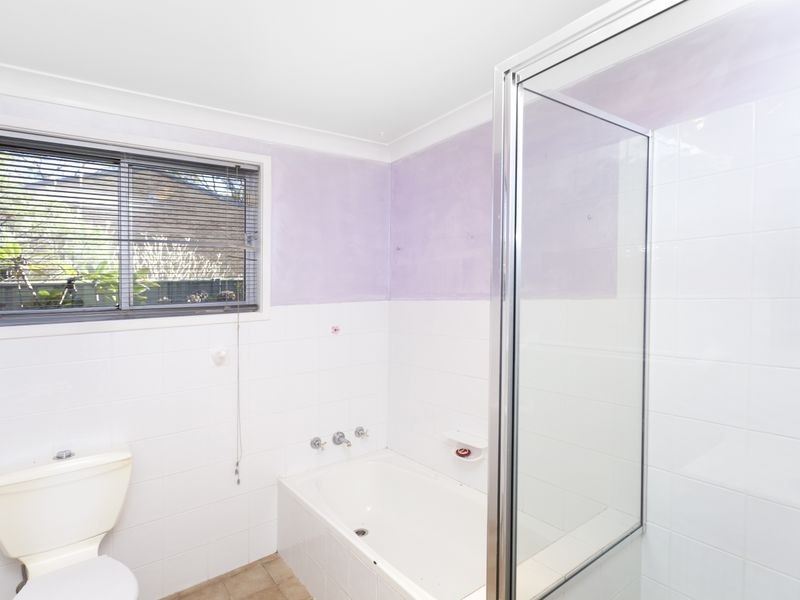128 Old Bar Road, Old Bar NSW 2430