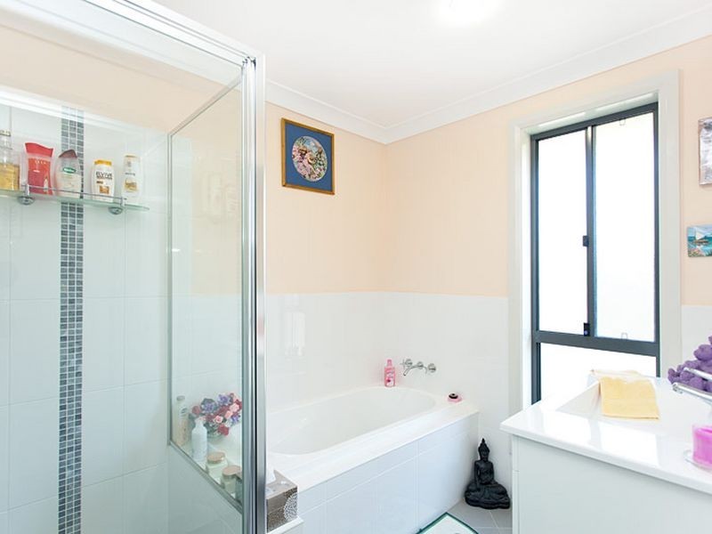 28 Albatross Way, Old Bar NSW 2430