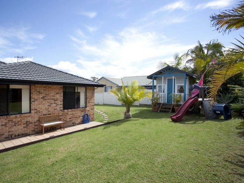 15 Surfsound Avenue, Wallabi Point NSW 2430